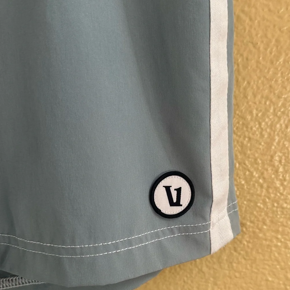 Vuori “Puerto” Boardshort In Neptune Size 34 Excellent Condition!